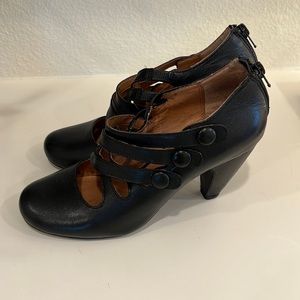 Mix Mooz zip back bootie heels